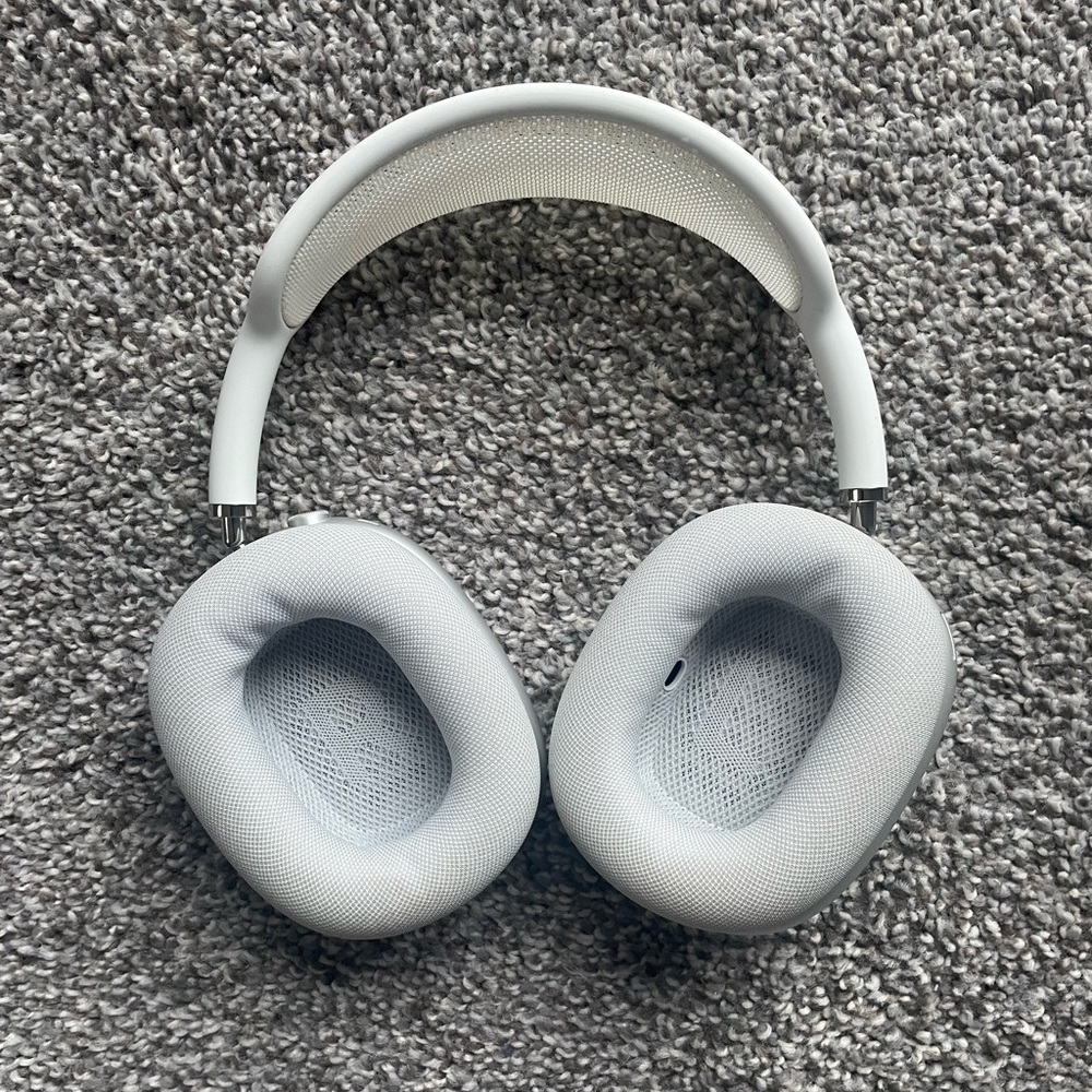 AirPods Max Silver - used like new!
